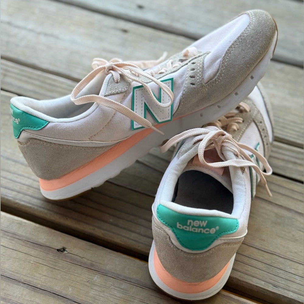 New Balance 311v2 Women’s 10 Athletic Sneakers Teal Peach Highlights WL311TB2 - Picture 7 of 10